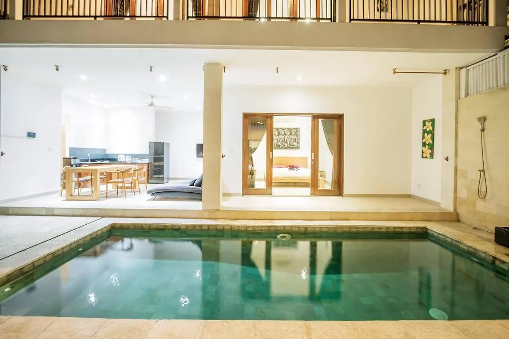 Silver Moon - Fantastic 4Br Villa In Seminyak Top Location