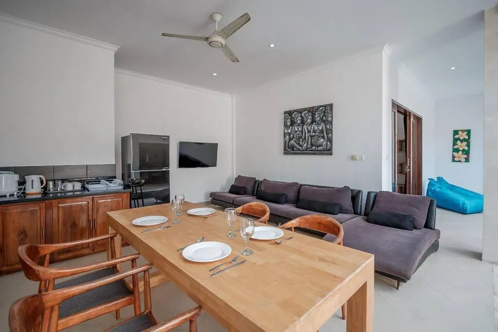 Silver Moon - Fantastic 4Br Villa In Seminyak Top Location